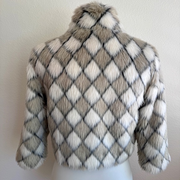 Forever 21 diamond print faux fur cropped jacket size small - Picture 2 of 10